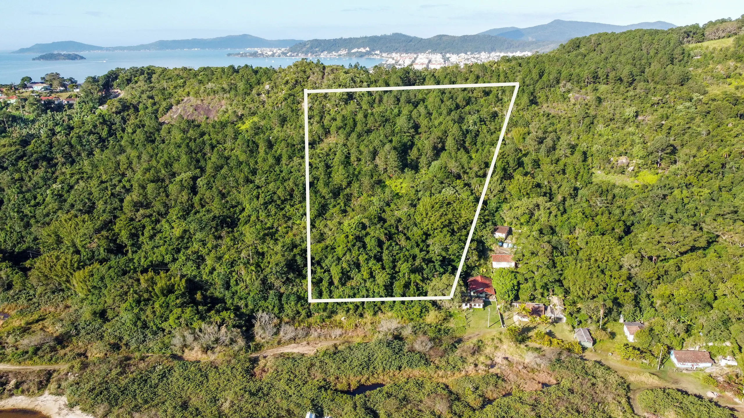 Terreno à venda de 8.000 m² em Florianópolis, SC, Brasil