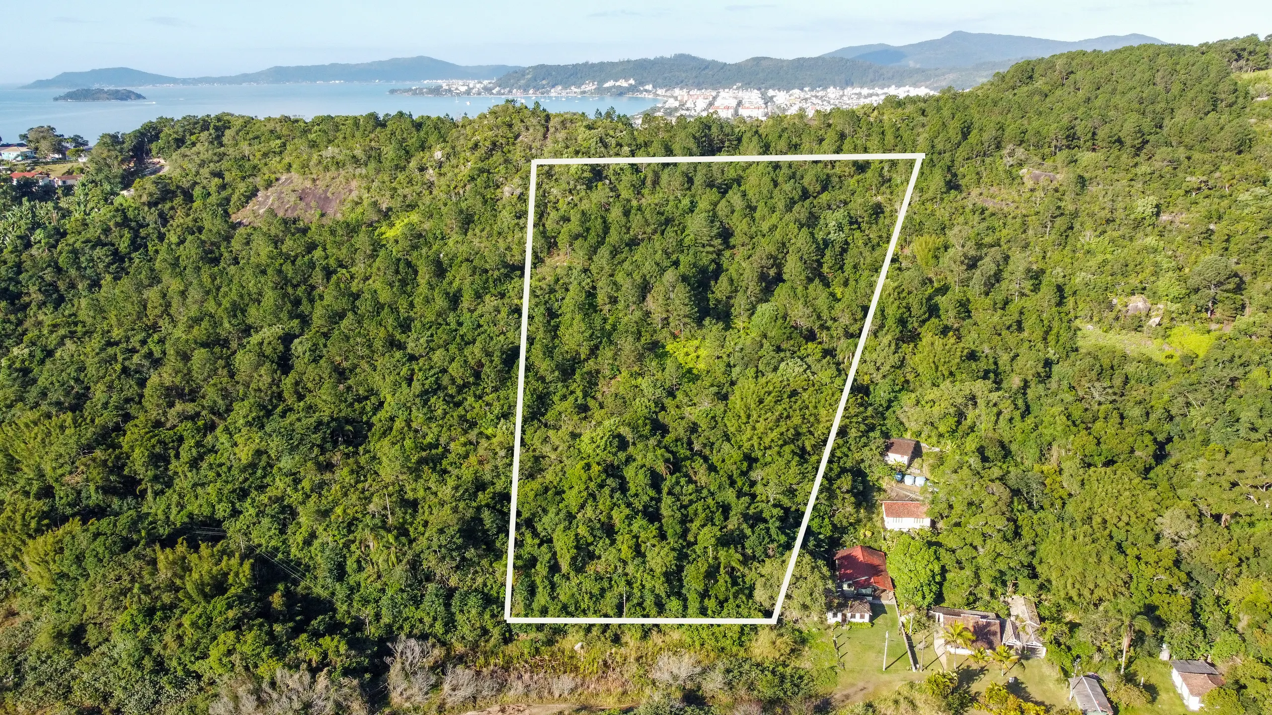 Terreno à venda de 8.000 m² em Florianópolis, SC, Brasil