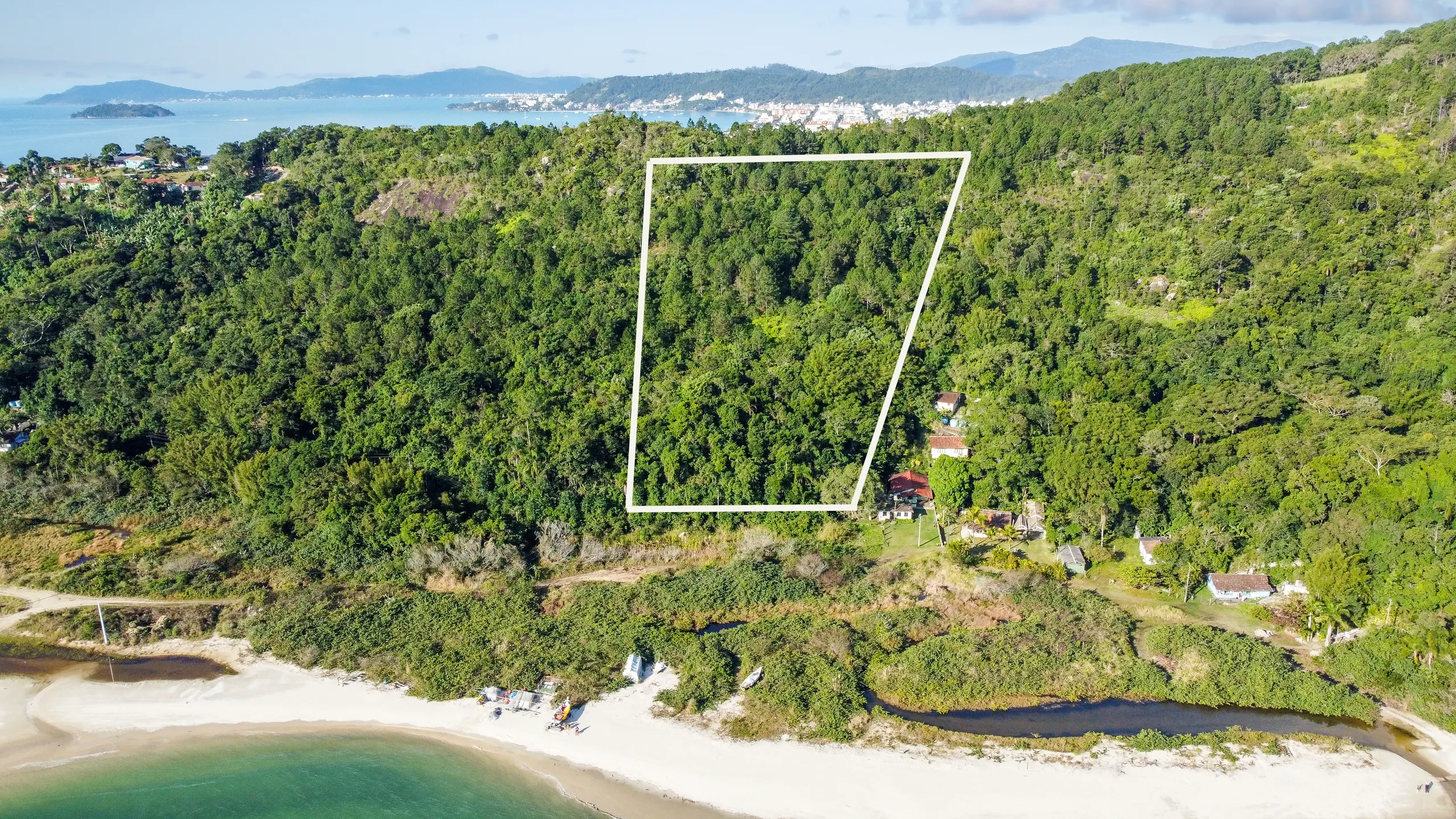 Terreno à venda de 8.000 m² em Florianópolis, SC, Brasil