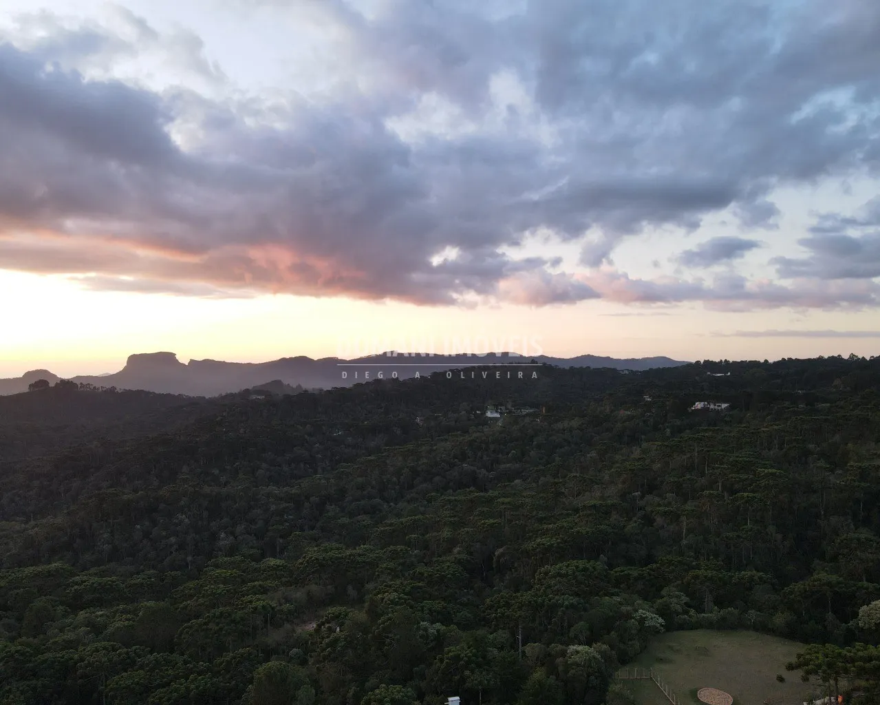 Terreno à venda de 1.780 m² em Campos do Jordão, SP, Brasil