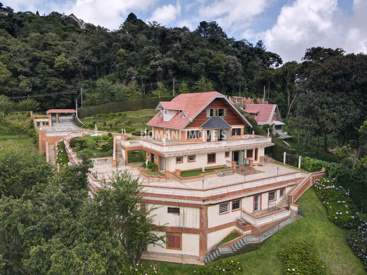 Casa à venda de 3.450 m² em Campos do Jordão, SP, Brasil