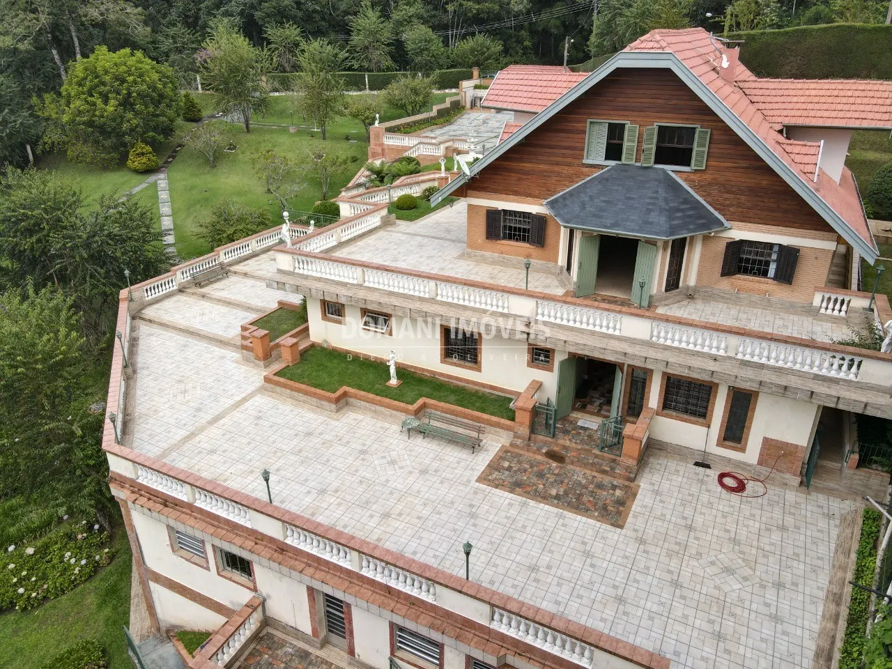 Casa à venda de 3.450 m² em Campos do Jordão, SP, Brasil