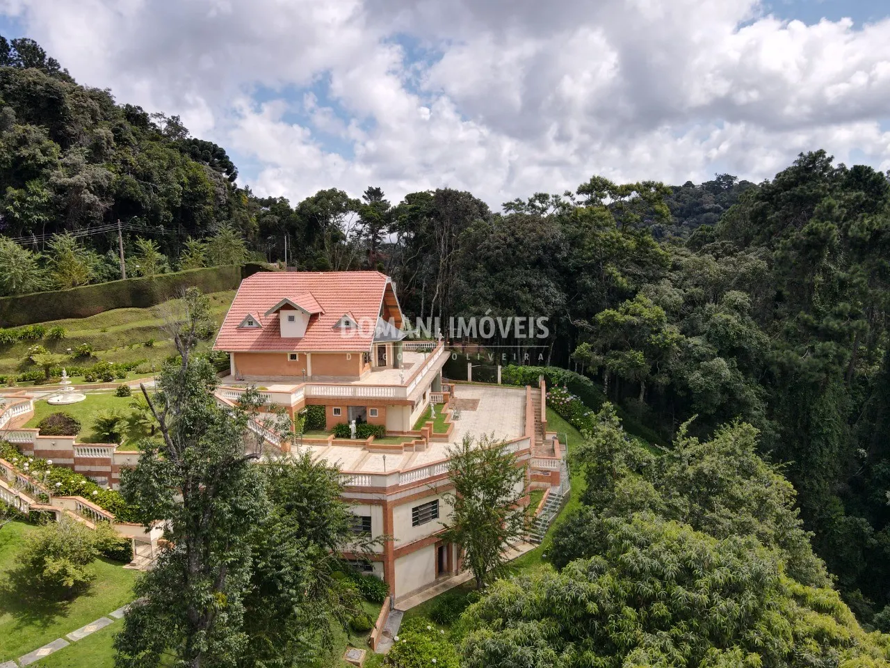 Casa à venda de 3.450 m² em Campos do Jordão, SP, Brasil