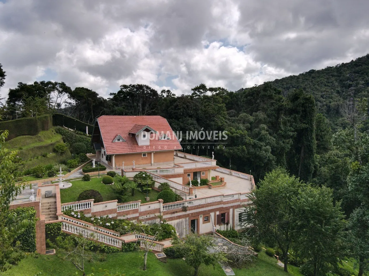 Casa à venda de 3.450 m² em Campos do Jordão, SP, Brasil