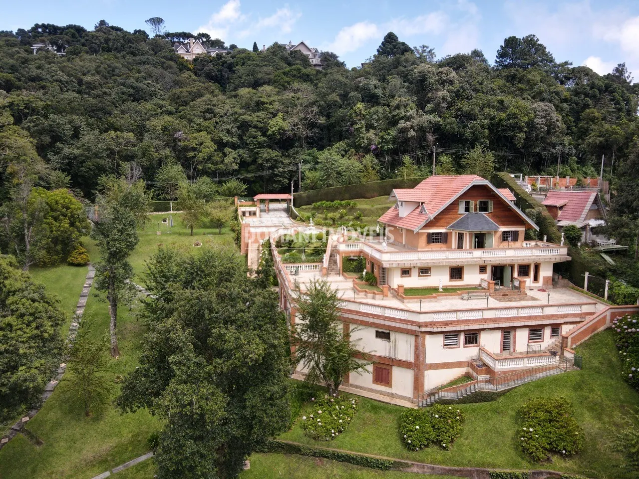Casa à venda de 3.450 m² em Campos do Jordão, SP, Brasil