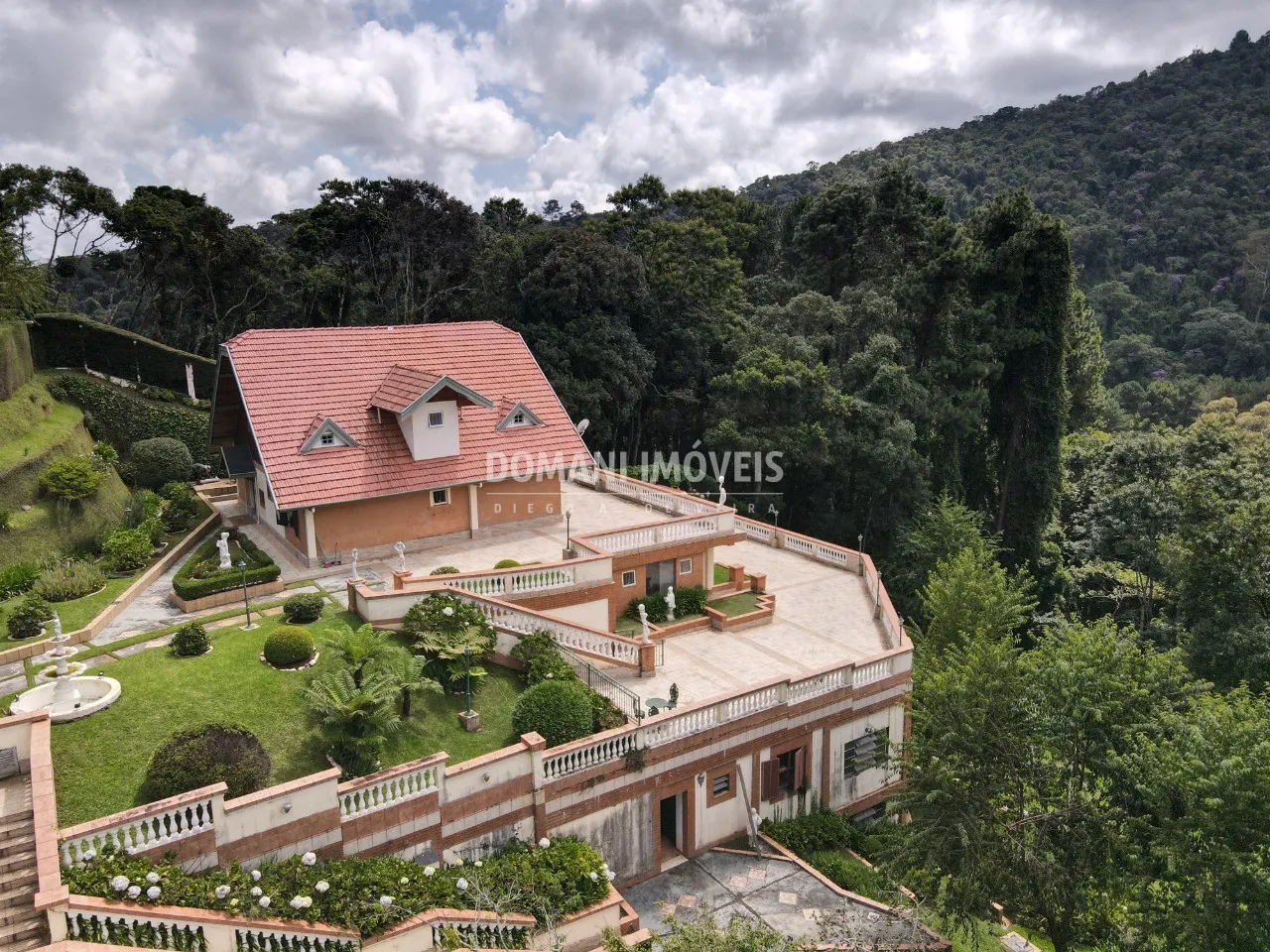 Casa à venda de 3.450 m² em Campos do Jordão, SP, Brasil
