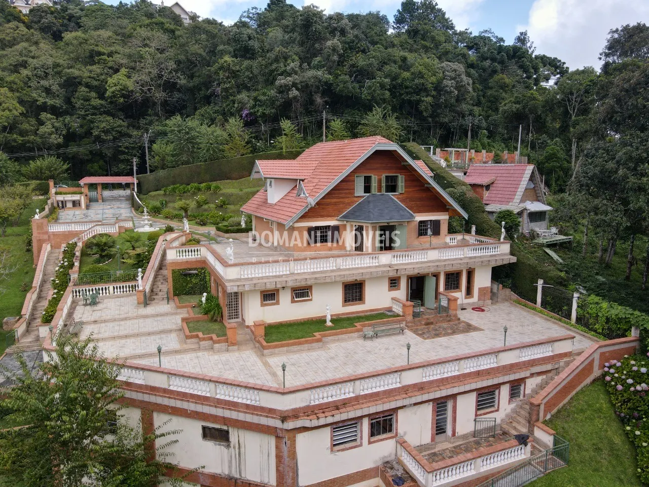 Casa à venda de 3.450 m² em Campos do Jordão, SP, Brasil