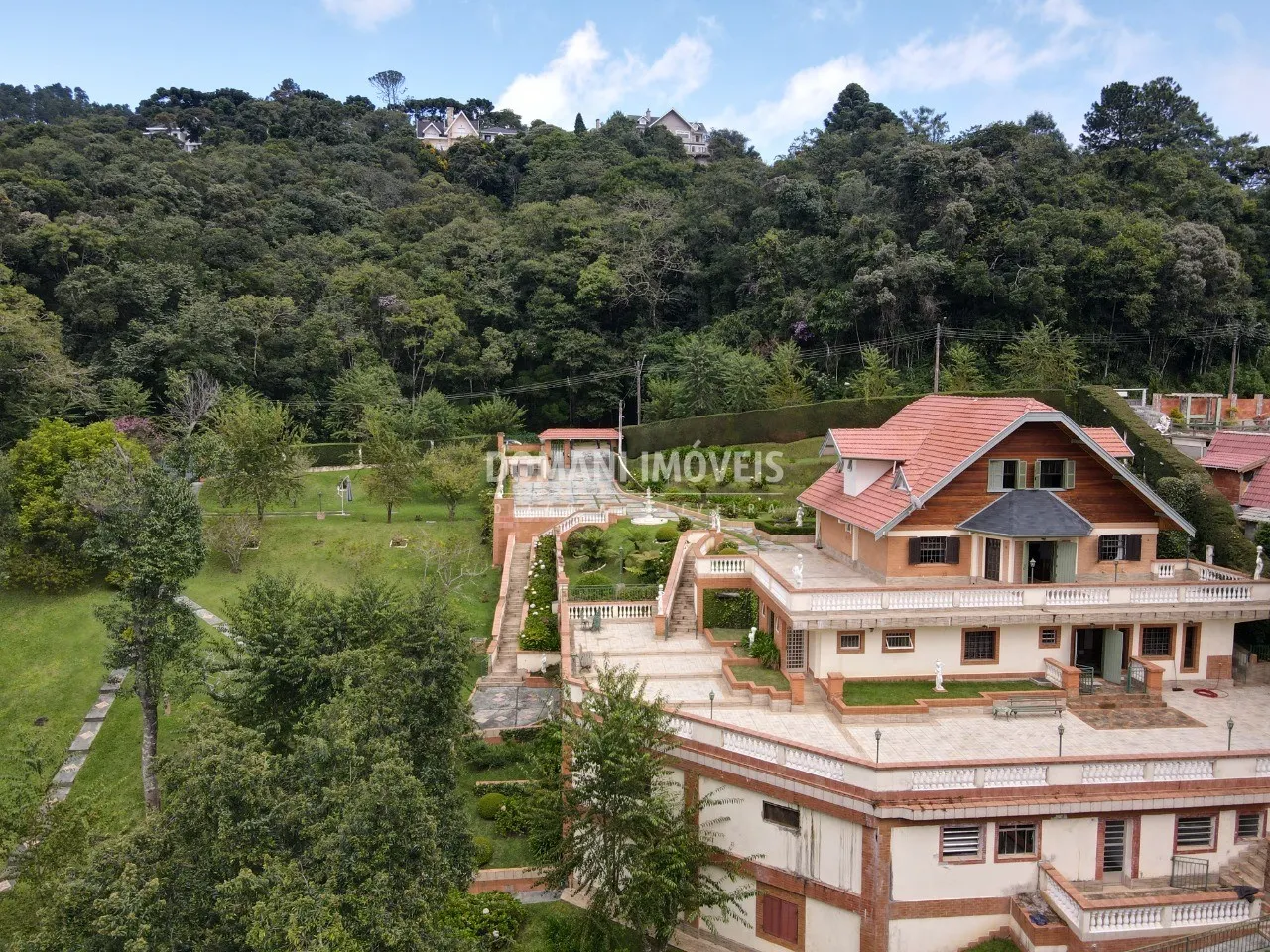 Casa à venda de 3.450 m² em Campos do Jordão, SP, Brasil