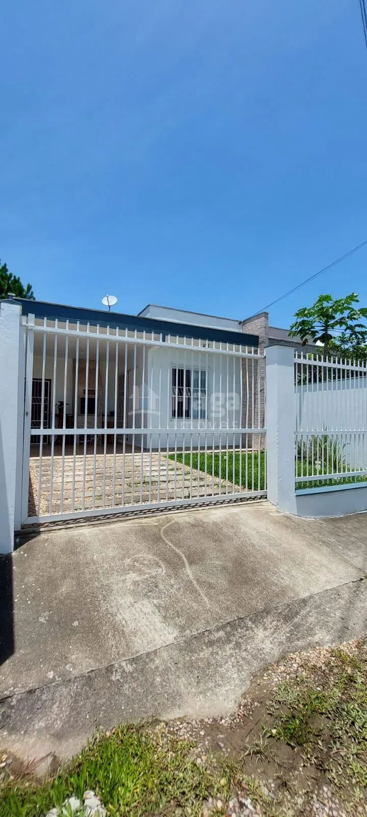 Casa à venda de 114 m² em Balneário Piçarras, SC, Brasil