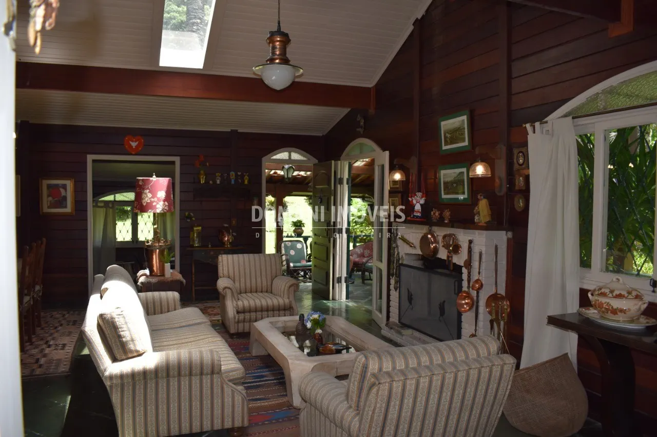 Casa à venda de 1.060 m² em Campos do Jordão, SP, Brasil