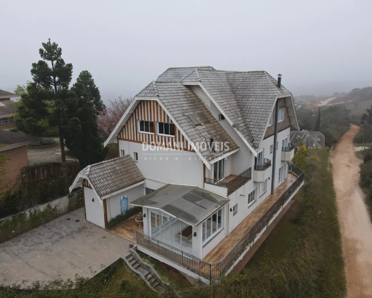 Casa à venda de 1.010 m² em Campos do Jordão, SP, Brasil
