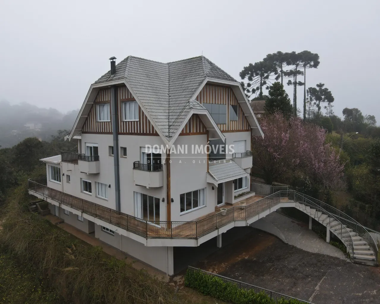 Casa à venda de 1.010 m² em Campos do Jordão, SP, Brasil