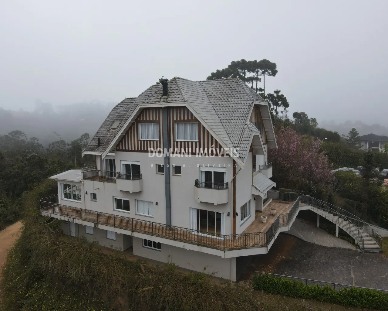 Casa à venda de 1.010 m² em Campos do Jordão, SP, Brasil