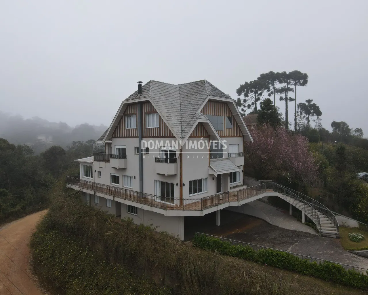 Casa à venda de 1.010 m² em Campos do Jordão, SP, Brasil