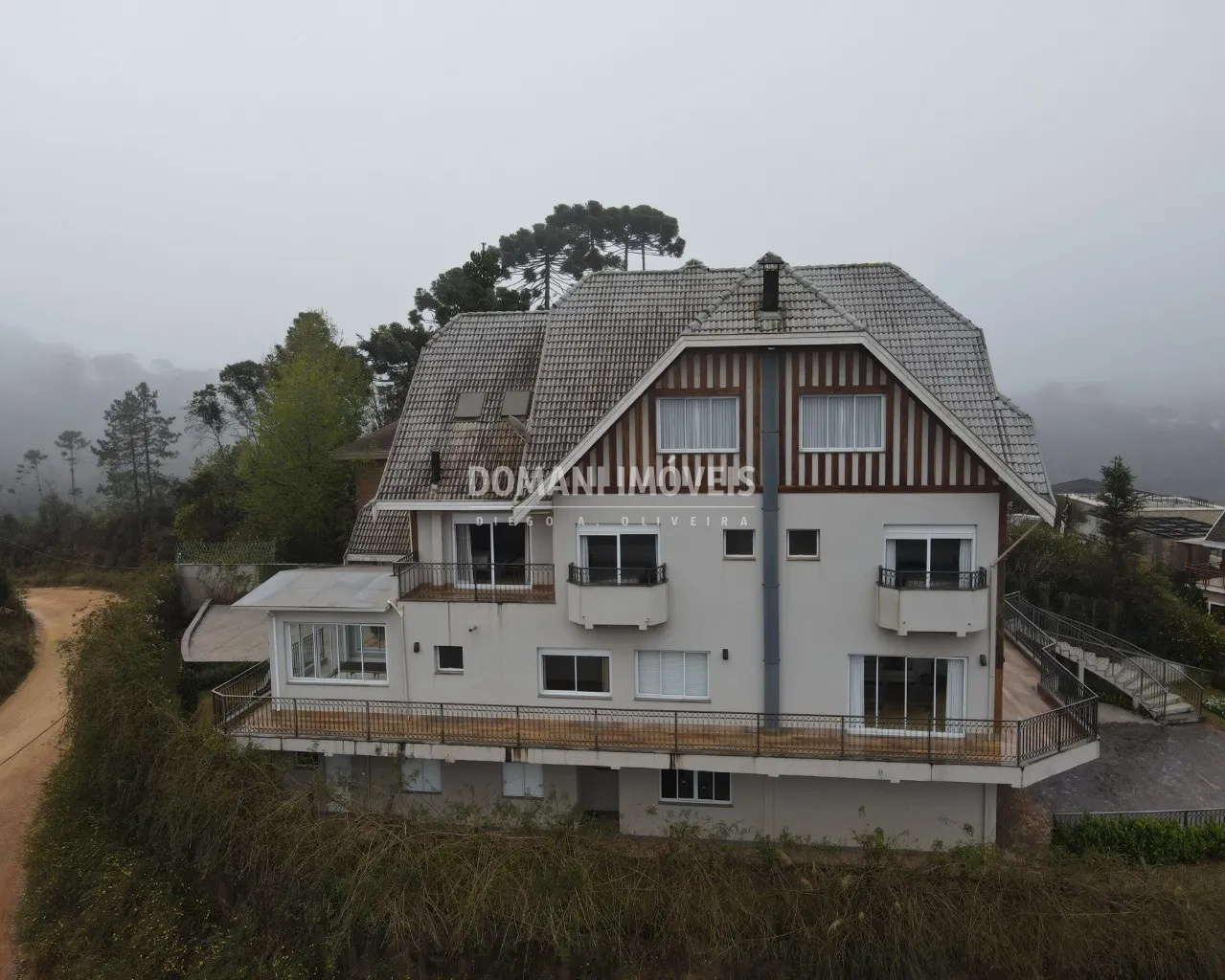 Casa à venda de 1.010 m² em Campos do Jordão, SP, Brasil