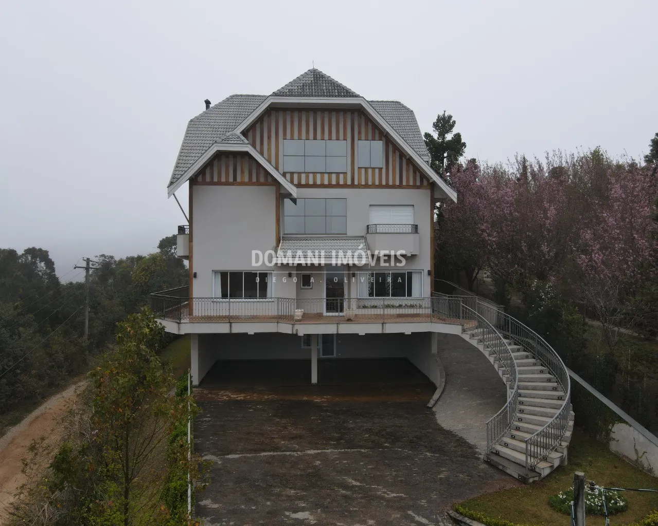Casa à venda de 1.010 m² em Campos do Jordão, SP, Brasil