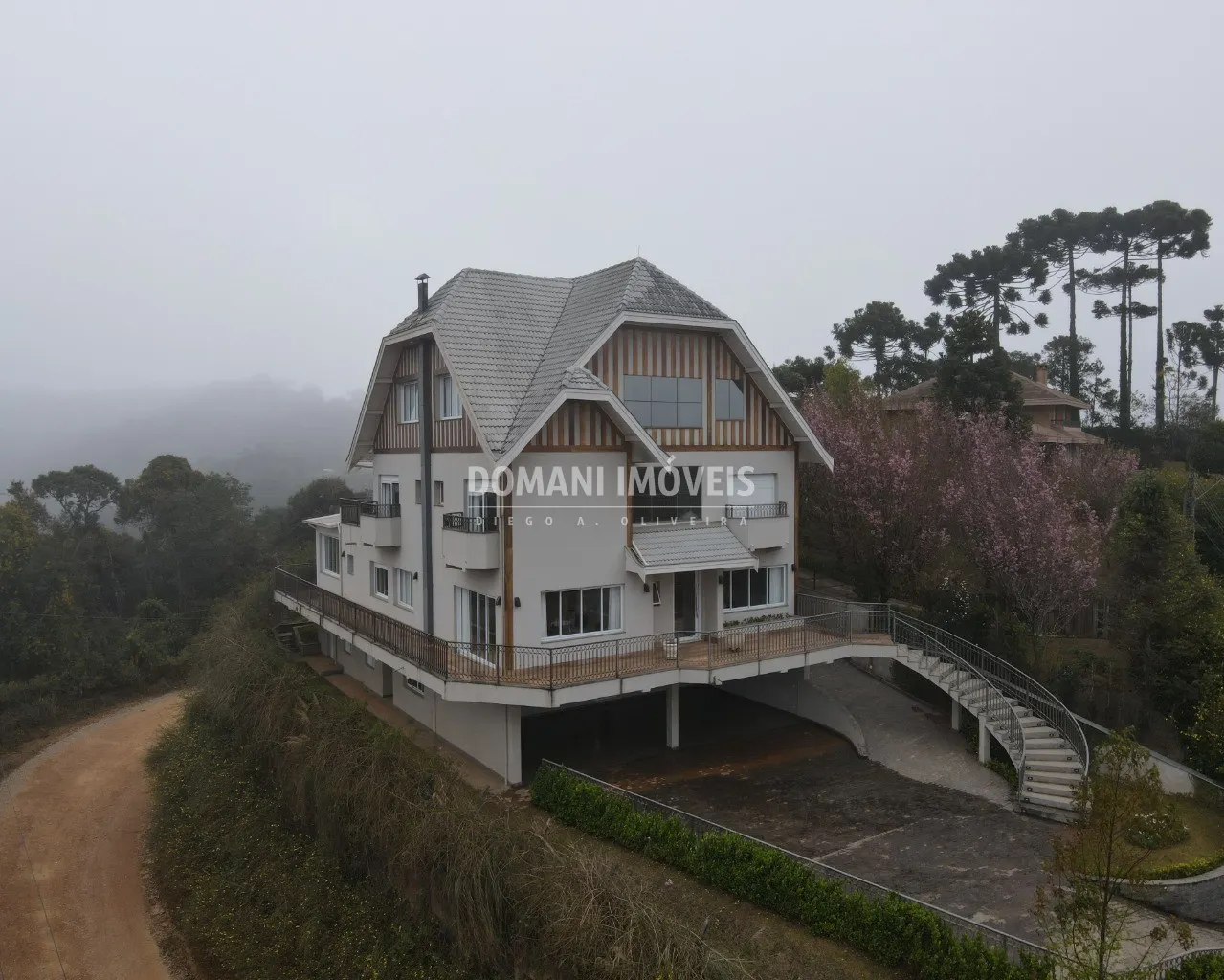 Casa à venda de 1.010 m² em Campos do Jordão, SP, Brasil