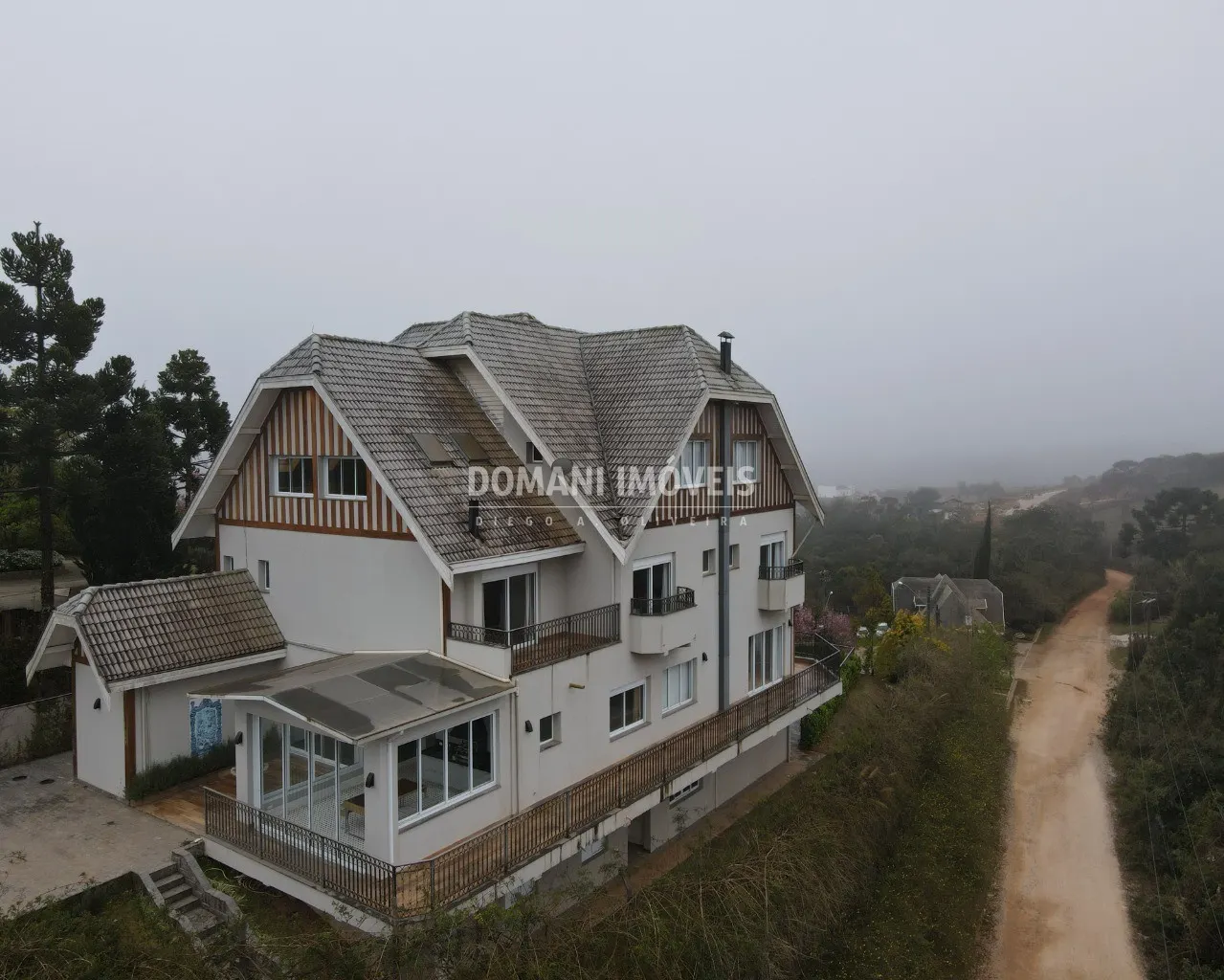 Casa à venda de 1.010 m² em Campos do Jordão, SP, Brasil