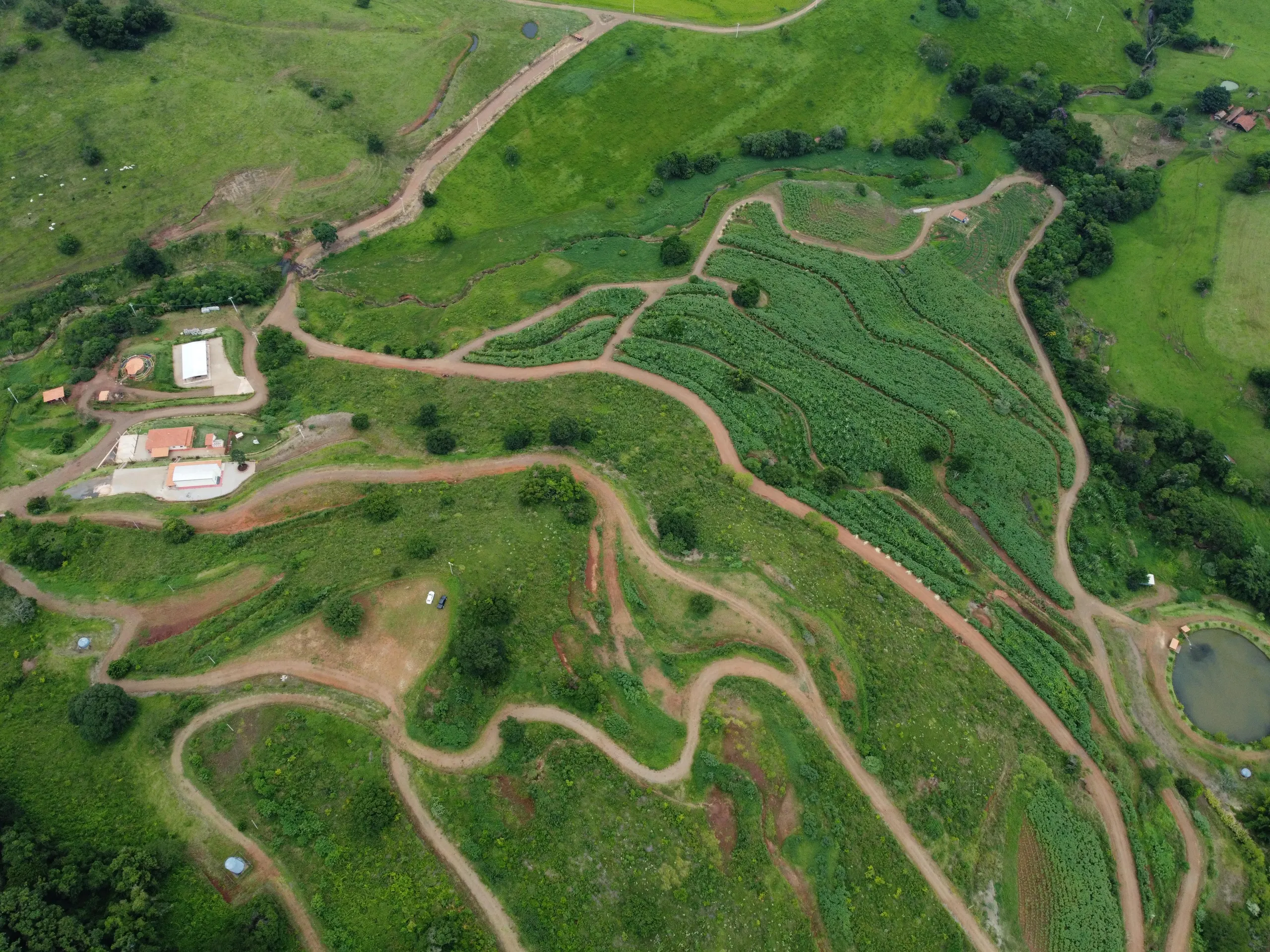 Terreno à venda de 3 ha em Pardinho, SP, Brasil