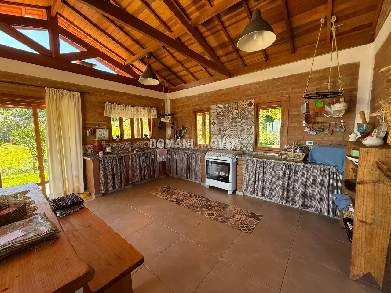 Casa à venda de 3 ha em São Bento do Sapucaí, SP, Brasil