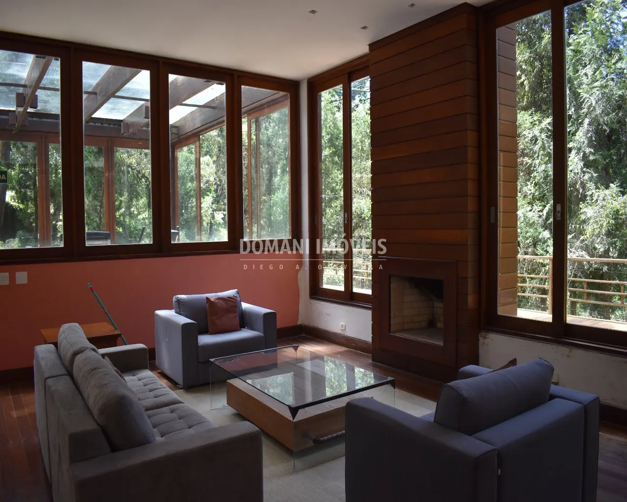 Casa à venda de 1.445 m² em Campos do Jordão, SP, Brasil