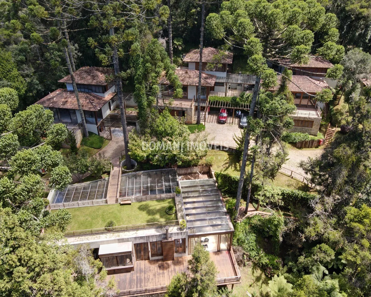 Casa à venda de 1.445 m² em Campos do Jordão, SP, Brasil
