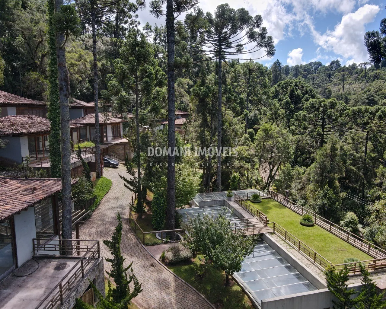 Casa à venda de 1.445 m² em Campos do Jordão, SP, Brasil