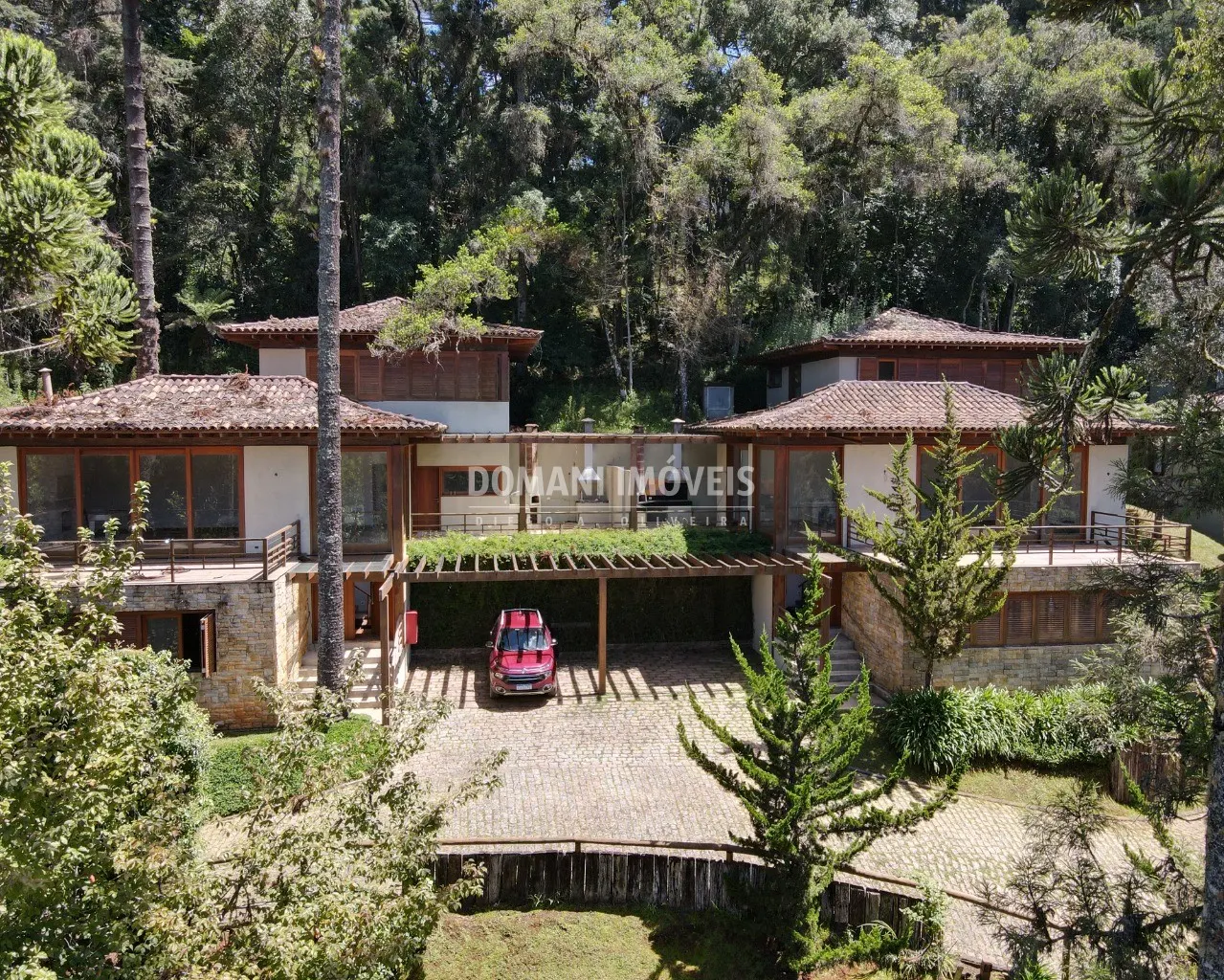 Casa à venda de 1.445 m² em Campos do Jordão, SP, Brasil