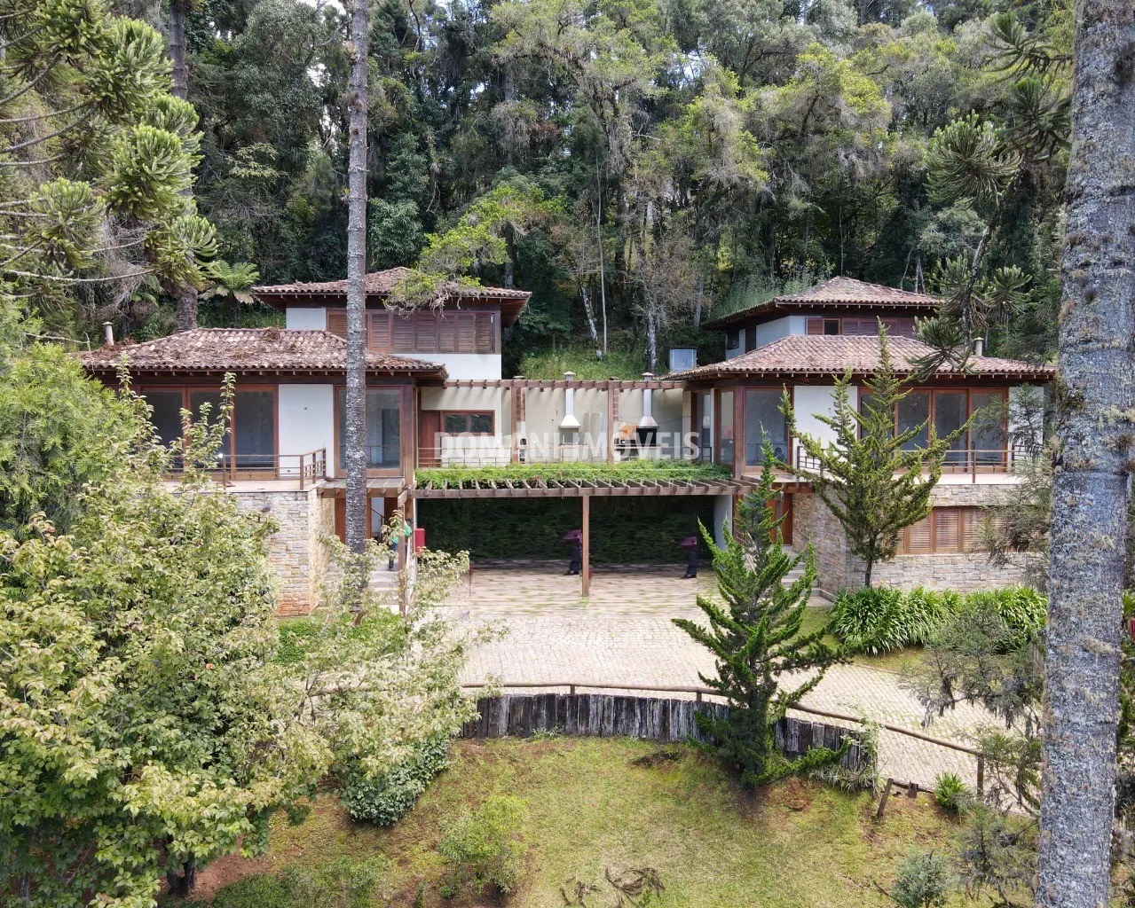 Casa à venda de 1.445 m² em Campos do Jordão, SP, Brasil