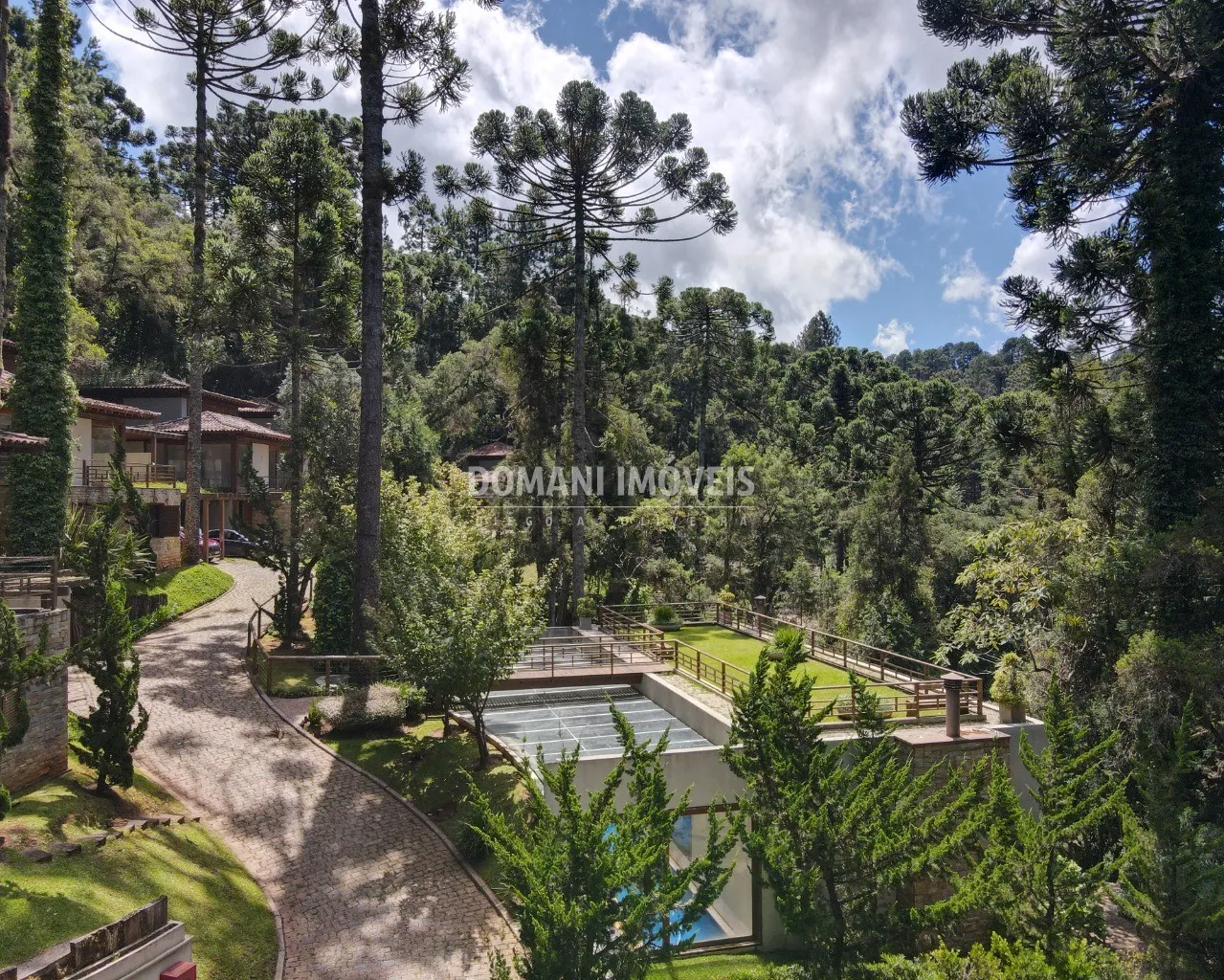 Casa à venda de 1.445 m² em Campos do Jordão, SP, Brasil