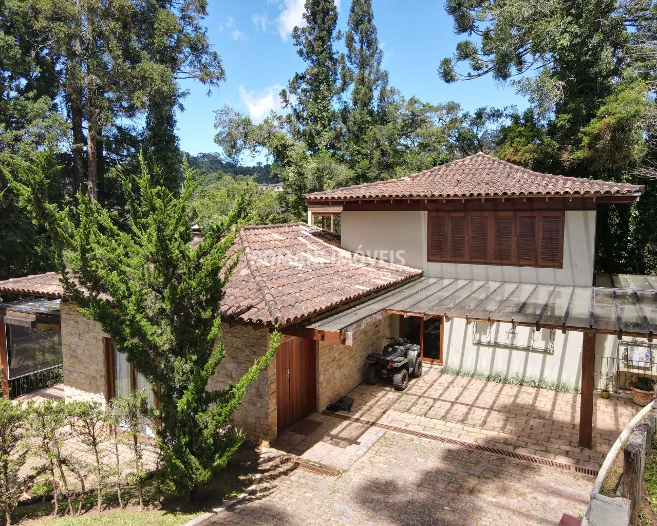 Casa à venda de 1.445 m² em Campos do Jordão, SP, Brasil