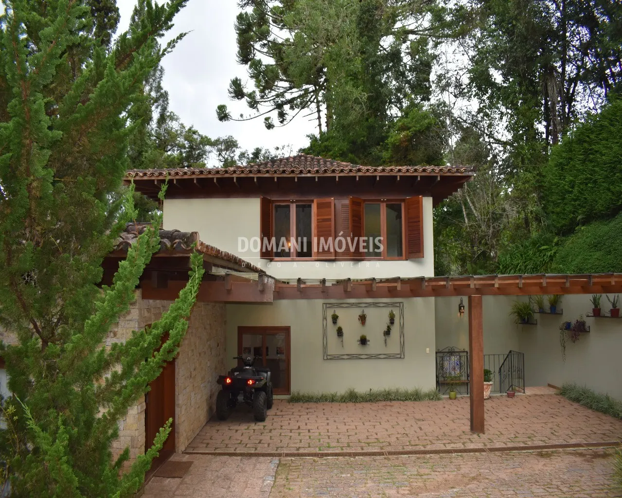 Casa à venda de 1.445 m² em Campos do Jordão, SP, Brasil