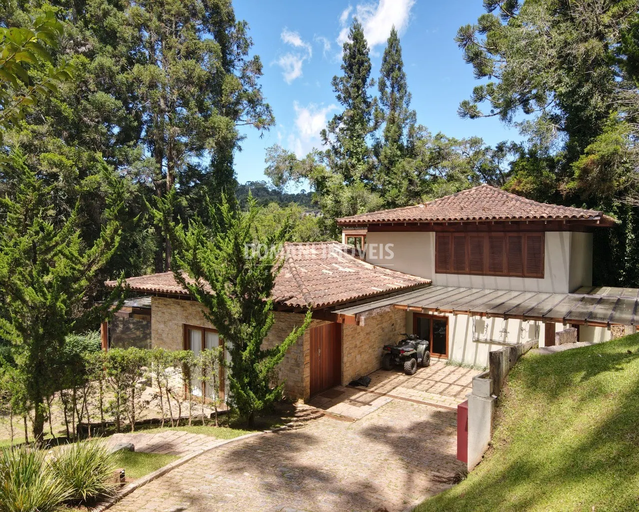 Casa à venda de 1.445 m² em Campos do Jordão, SP, Brasil