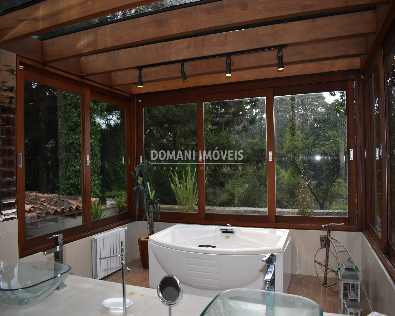 Casa à venda de 1.445 m² em Campos do Jordão, SP, Brasil