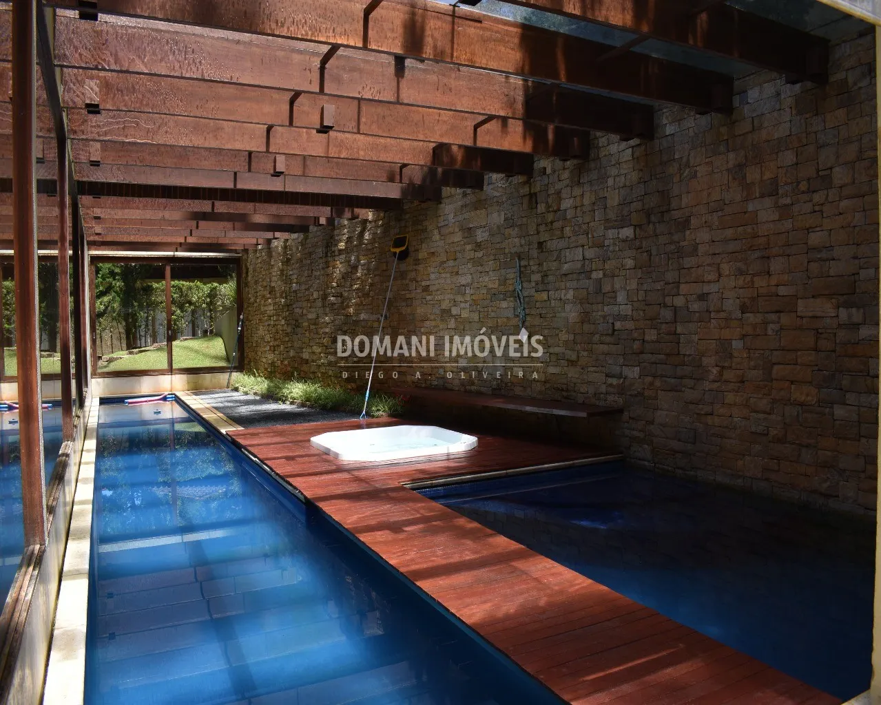 Casa à venda de 1.445 m² em Campos do Jordão, SP, Brasil