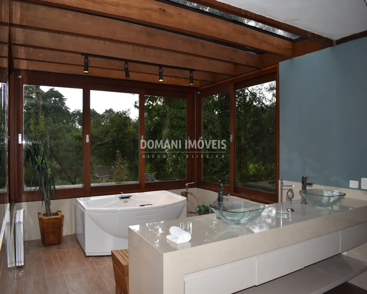 Casa à venda de 1.445 m² em Campos do Jordão, SP, Brasil