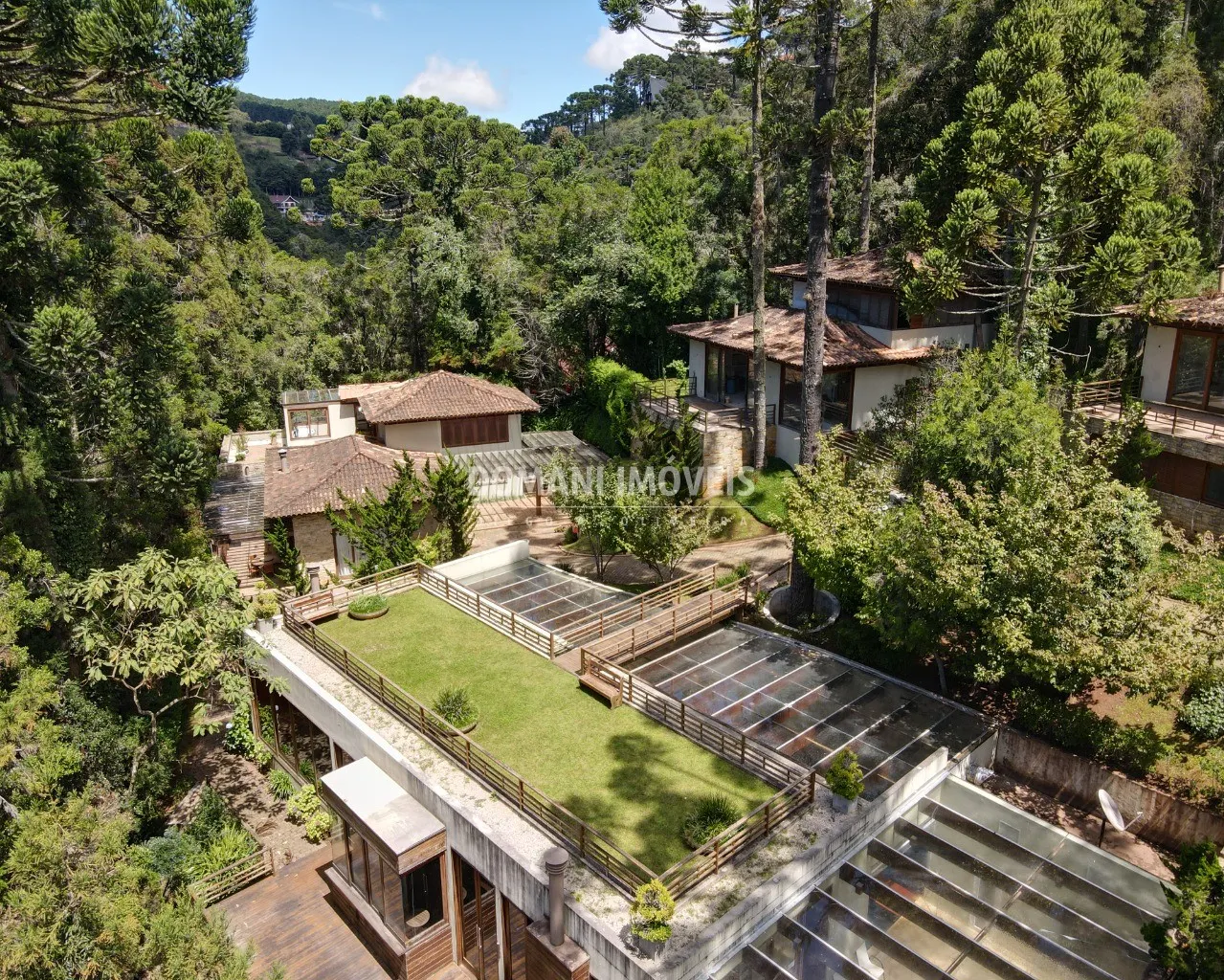 Casa à venda de 1.445 m² em Campos do Jordão, SP, Brasil