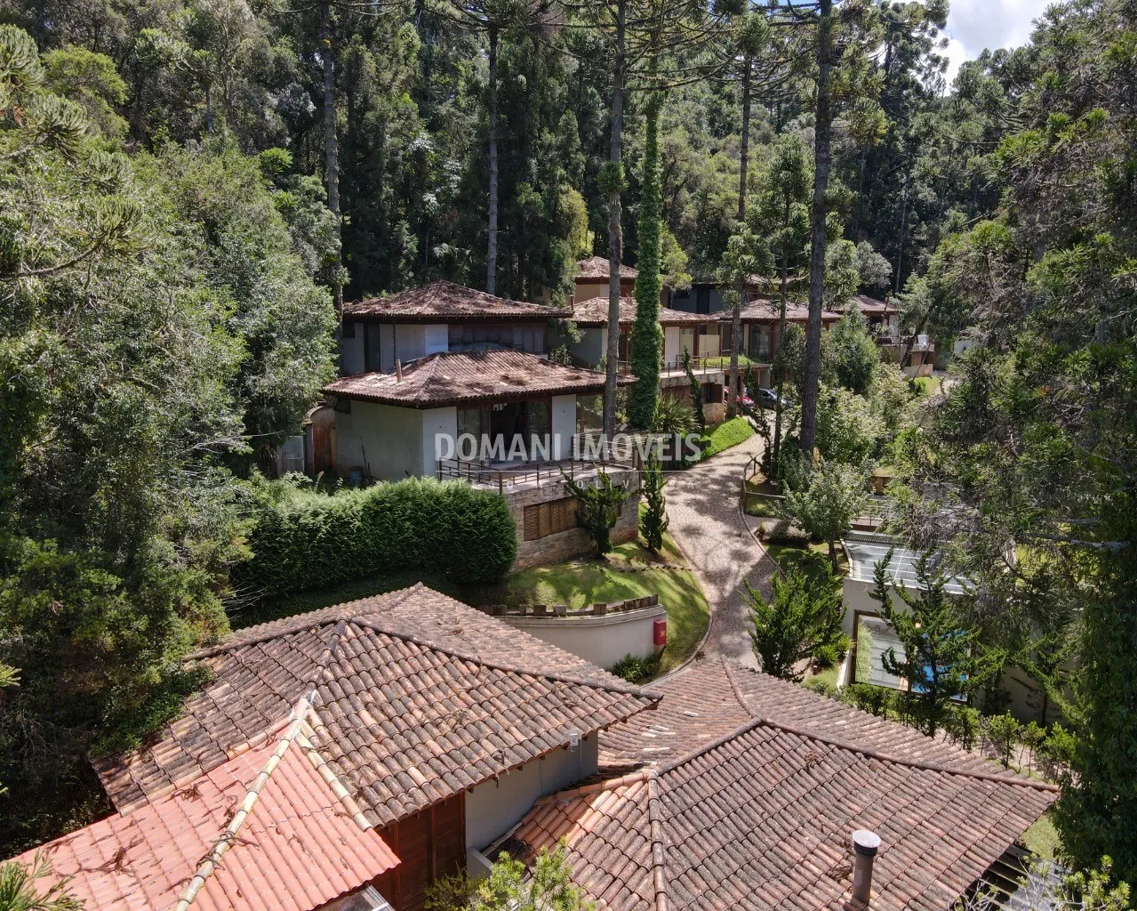 Casa à venda de 1.445 m² em Campos do Jordão, SP, Brasil