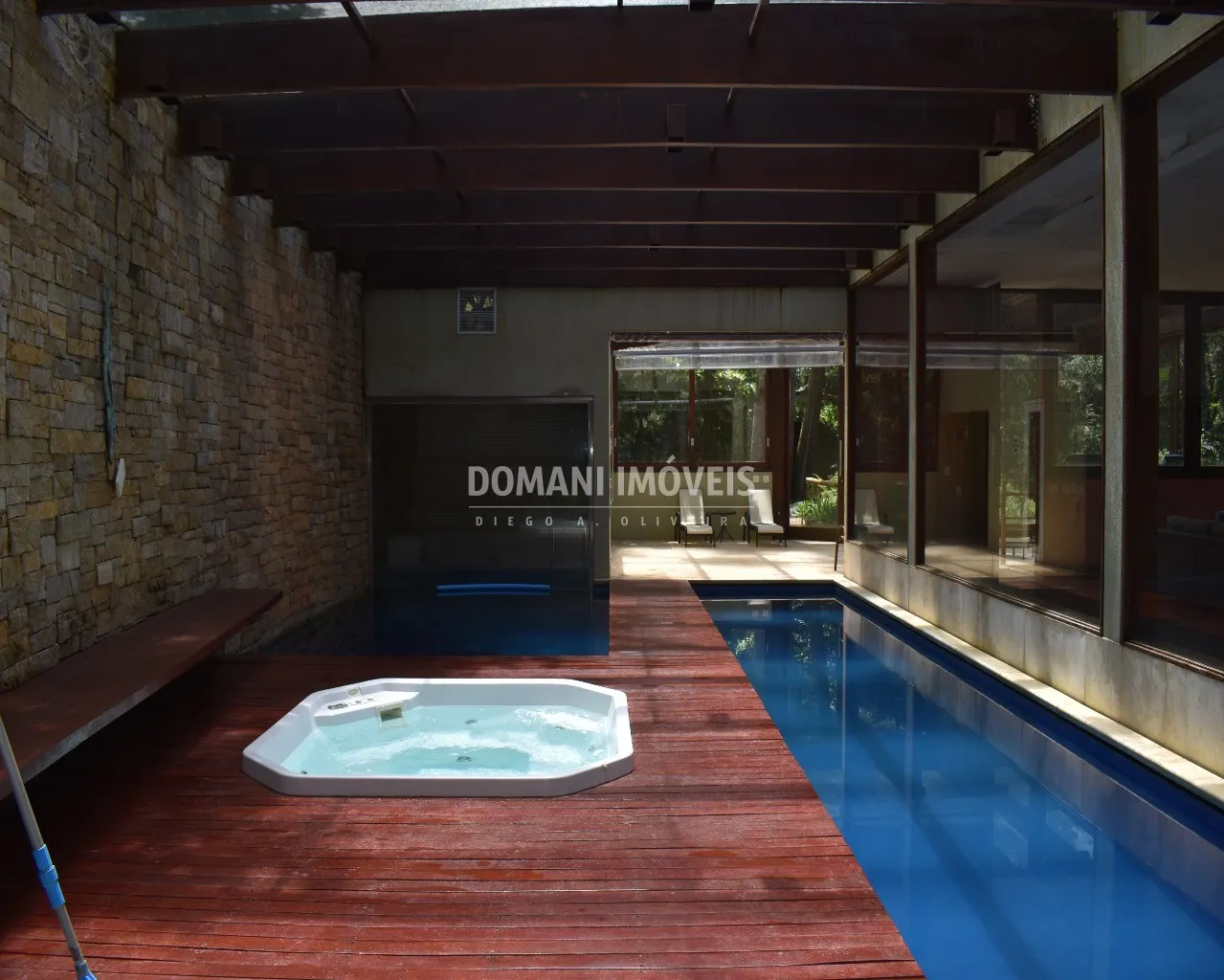 Casa à venda de 1.445 m² em Campos do Jordão, SP, Brasil