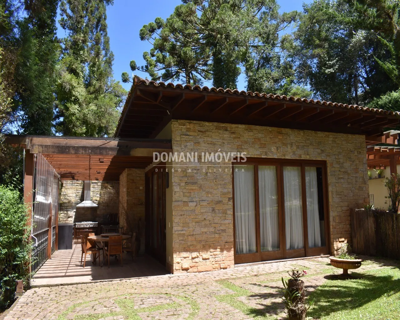 Casa à venda de 1.445 m² em Campos do Jordão, SP, Brasil
