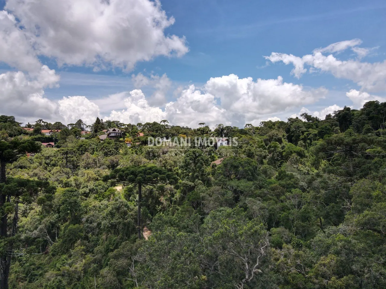 Terreno à venda de 1.110 m² em Campos do Jordão, SP, Brasil