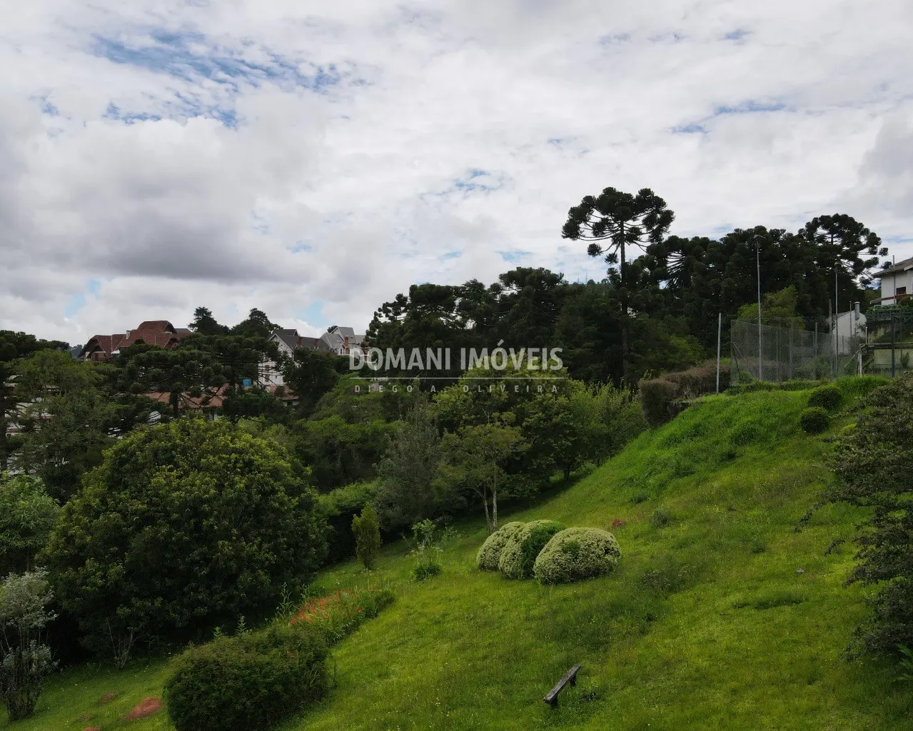Terreno à venda de 1.410 m² em Campos do Jordão, SP, Brasil