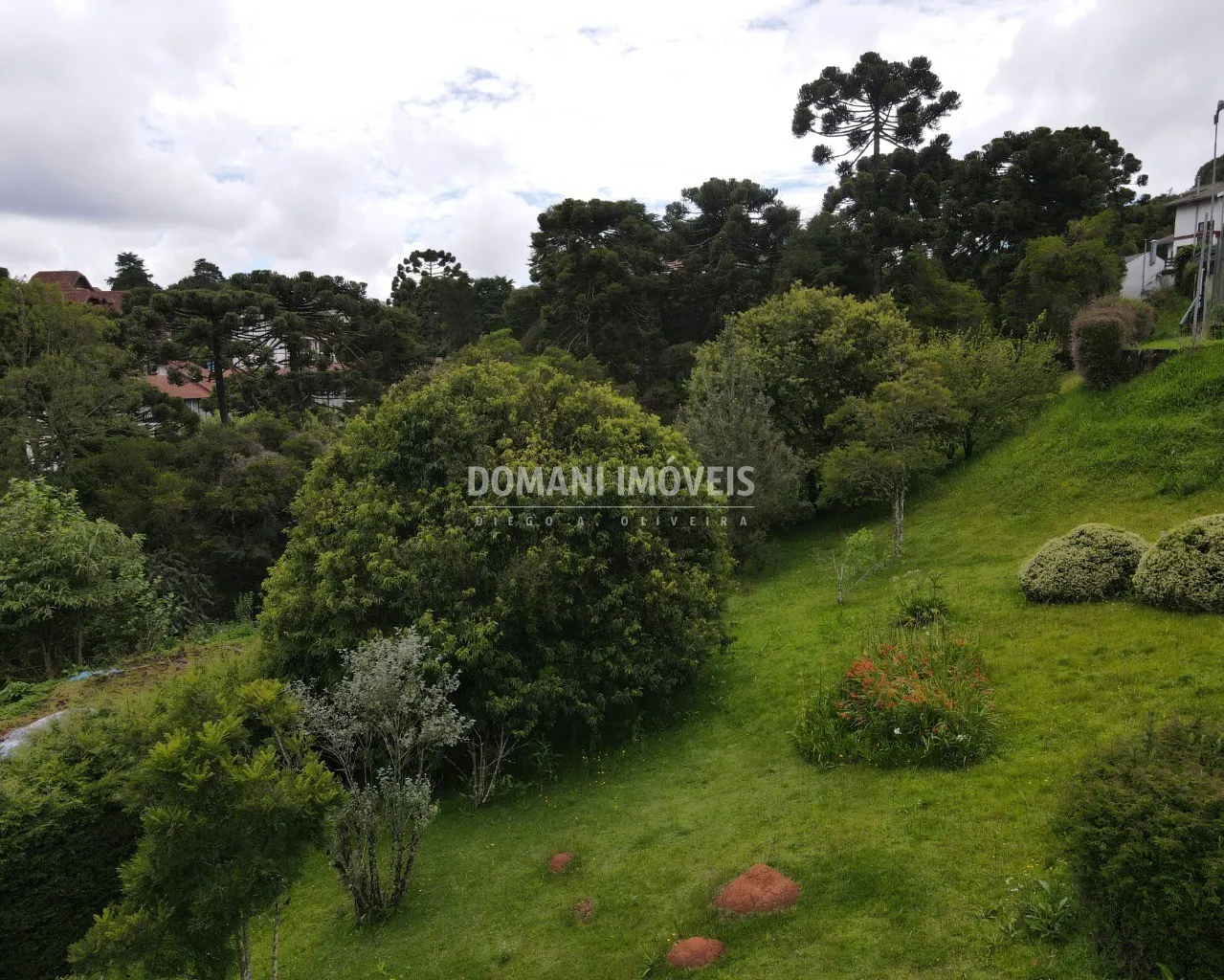 Terreno à venda de 1.410 m² em Campos do Jordão, SP, Brasil