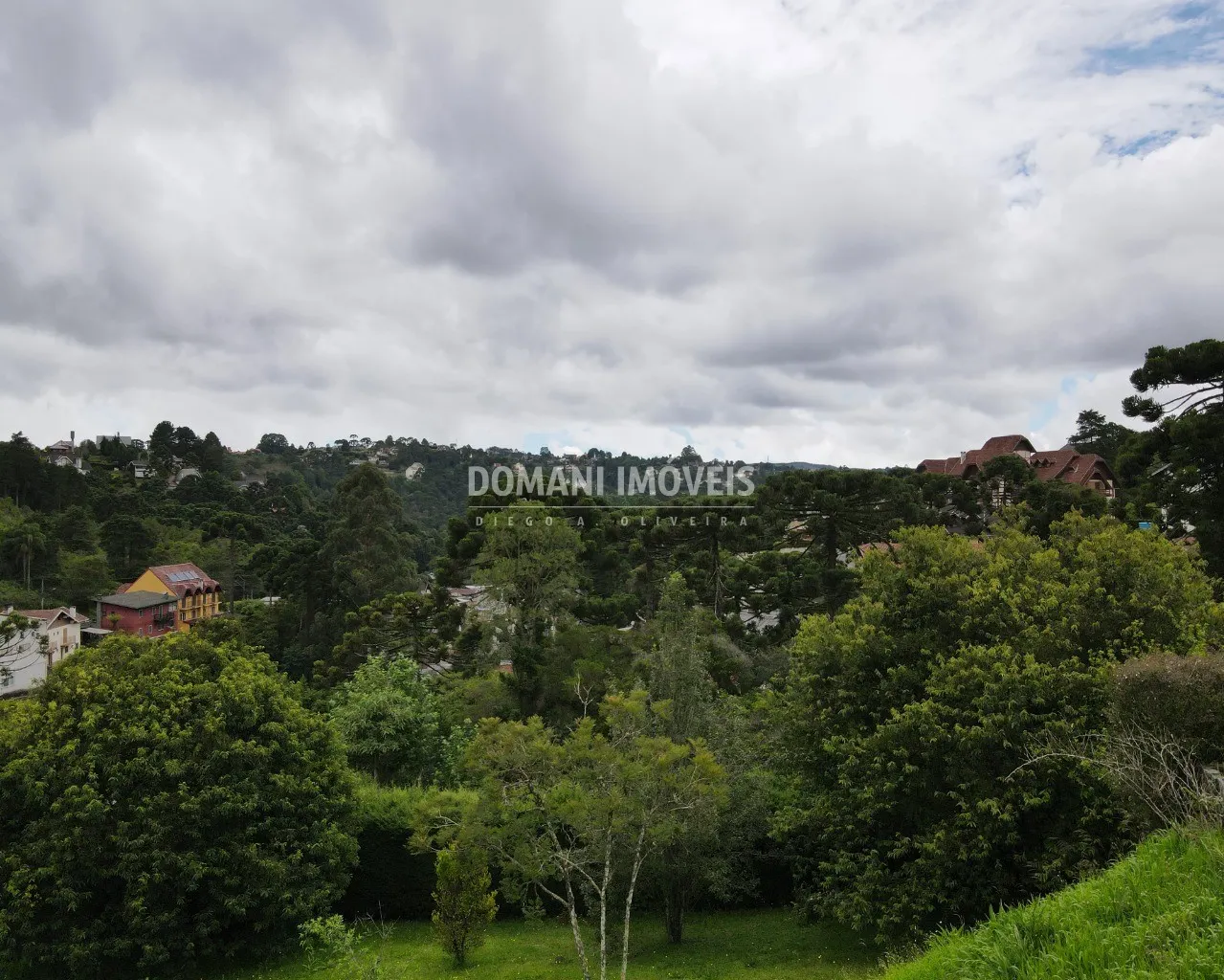 Terreno à venda de 1.410 m² em Campos do Jordão, SP, Brasil