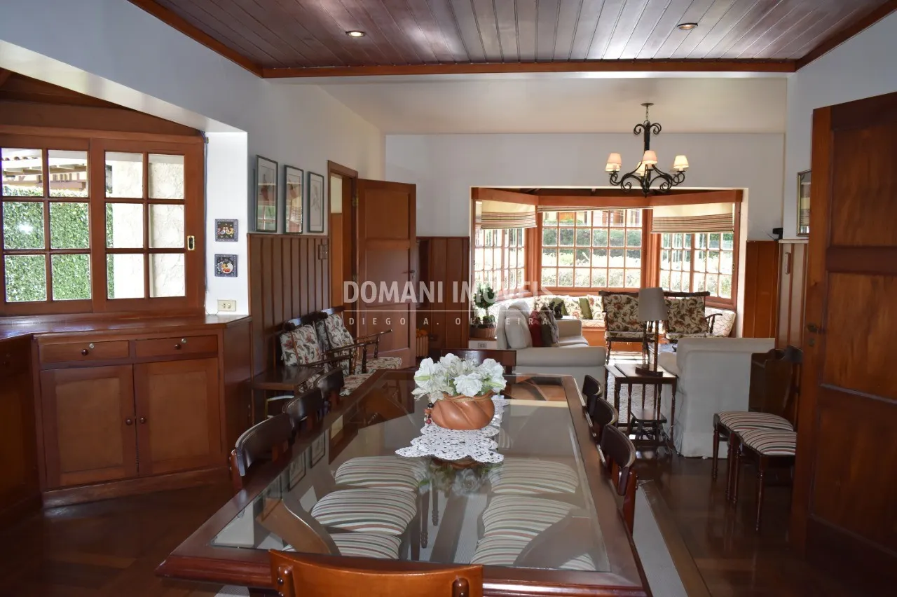 Casa à venda de 2.740 m² em Campos do Jordão, SP, Brasil