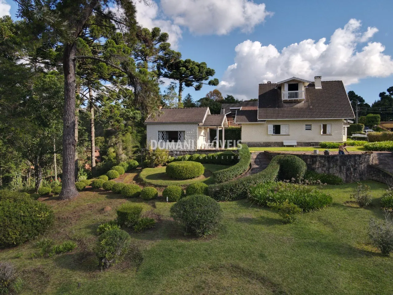 Casa à venda de 2.740 m² em Campos do Jordão, SP, Brasil