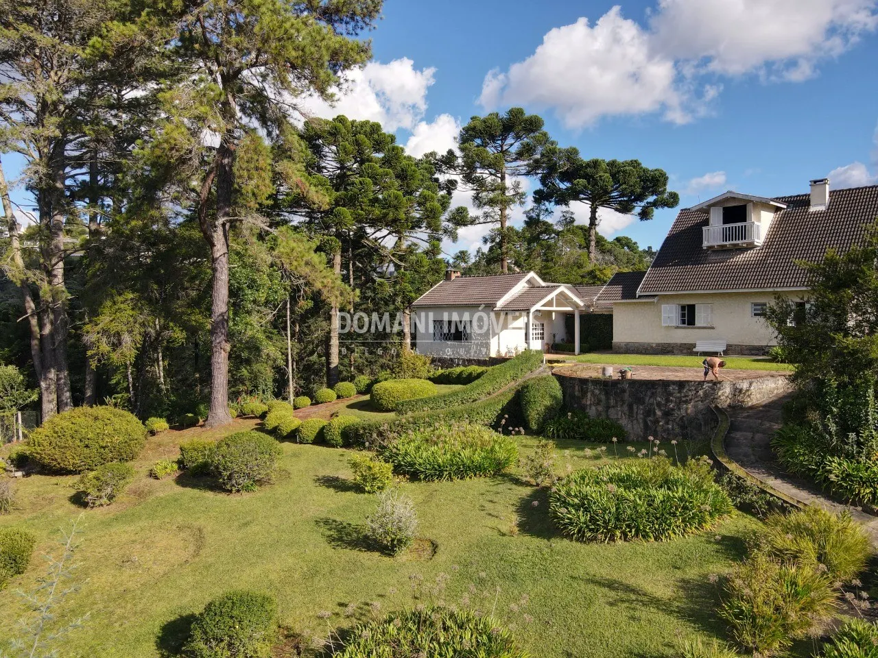 Casa à venda de 2.740 m² em Campos do Jordão, SP, Brasil