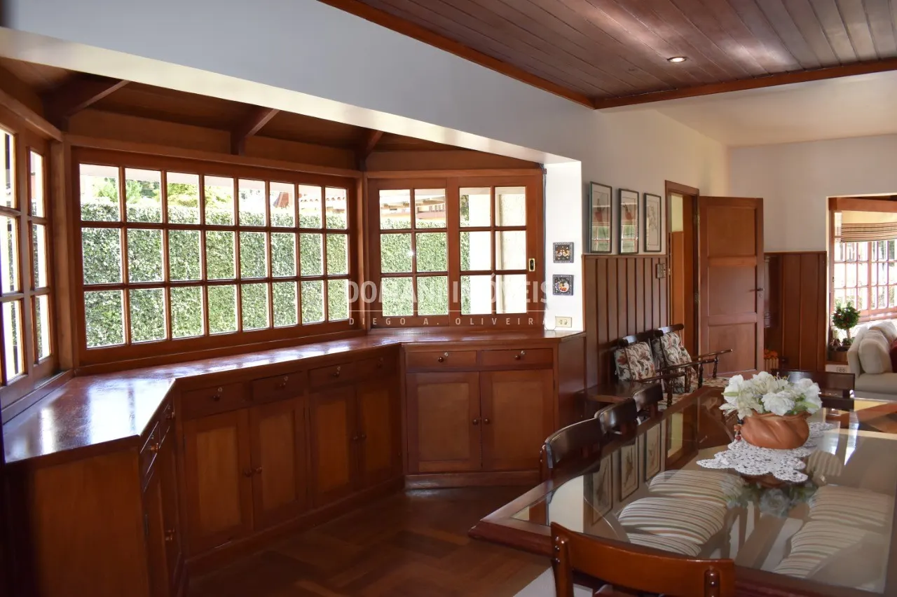 Casa à venda de 2.740 m² em Campos do Jordão, SP, Brasil