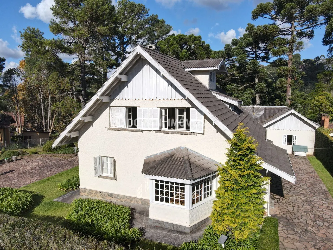 Casa à venda de 2.740 m² em Campos do Jordão, SP, Brasil