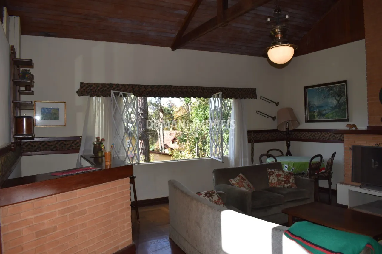 Casa à venda de 2.740 m² em Campos do Jordão, SP, Brasil